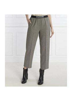 Tommy Hilfiger Spodnie chino | Regular Fit ze sklepu Gomez Fashion Store w kategorii Spodnie damskie - zdjęcie 184512811