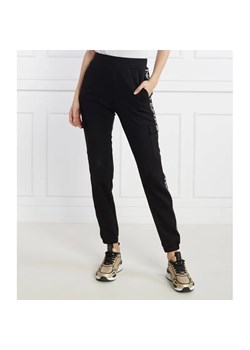 EA7 Spodnie dresowe | Regular Fit ze sklepu Gomez Fashion Store w kategorii Spodnie damskie - zdjęcie 184512814