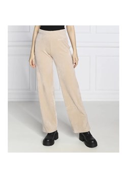 Juicy Couture Spodnie dresowe CAREY | Slim Fit ze sklepu Gomez Fashion Store w kategorii Spodnie damskie - zdjęcie 184513061