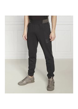 EA7 Spodnie dresowe | Regular Fit ze sklepu Gomez Fashion Store w kategorii Spodnie męskie - zdjęcie 184513111