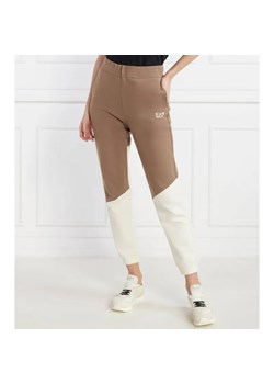 EA7 Spodnie dresowe | Regular Fit ze sklepu Gomez Fashion Store w kategorii Spodnie damskie - zdjęcie 184513481