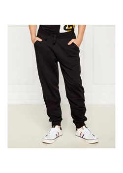Guess Spodnie dresowe | Regular Fit ze sklepu Gomez Fashion Store w kategorii Spodnie męskie - zdjęcie 184513603
