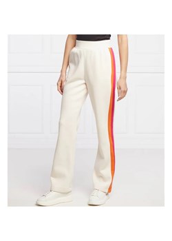 GUESS ACTIVE Spodnie dresowe BRANDIE | Relaxed fit ze sklepu Gomez Fashion Store w kategorii Spodnie damskie - zdjęcie 184514062