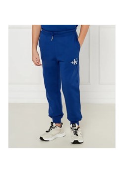 Calvin Klein Jeans Spodnie dresowe | Regular Fit ze sklepu Gomez Fashion Store w kategorii Spodnie chłopięce - zdjęcie 184514394
