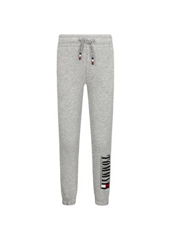 Tommy Hilfiger Spodnie dresowe | Regular Fit ze sklepu Gomez Fashion Store w kategorii Spodnie chłopięce - zdjęcie 184515460