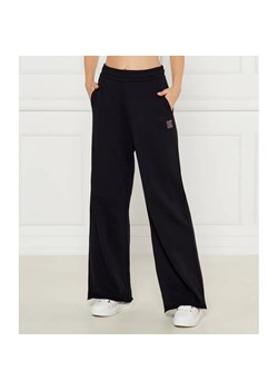HUGO Spodnie dresowe Nasueda | Relaxed fit ze sklepu Gomez Fashion Store w kategorii Spodnie damskie - zdjęcie 184515931