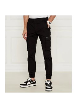 Calvin Klein Jeans Spodnie cargo | Slim Fit ze sklepu Gomez Fashion Store w kategorii Spodnie męskie - zdjęcie 184516384