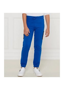 Guess Spodnie dresowe | Regular Fit ze sklepu Gomez Fashion Store w kategorii Spodnie chłopięce - zdjęcie 184516612