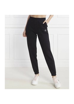 Karl Lagerfeld Spodnie dresowe ikonik 2.0 glitter | Regular Fit ze sklepu Gomez Fashion Store w kategorii Spodnie damskie - zdjęcie 184517510