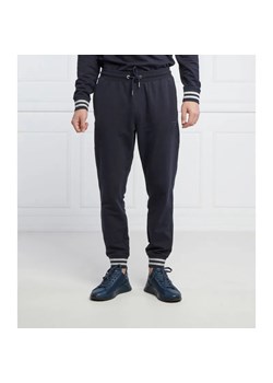 GUESS Spodnie dresowe Adam | Relaxed fit ze sklepu Gomez Fashion Store w kategorii Spodnie męskie - zdjęcie 184517590