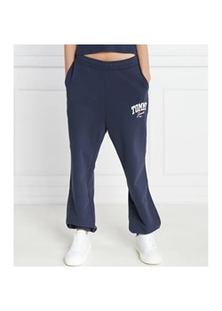 Tommy Jeans Spodnie dresowe | flare fit ze sklepu Gomez Fashion Store w kategorii Spodnie damskie - zdjęcie 184517714