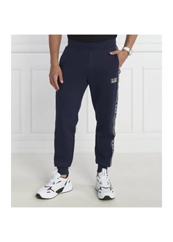 EA7 Spodnie dresowe | Regular Fit ze sklepu Gomez Fashion Store w kategorii Spodnie męskie - zdjęcie 184517891