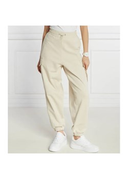 Tommy Jeans Spodnie dresowe | Regular Fit ze sklepu Gomez Fashion Store w kategorii Spodnie damskie - zdjęcie 184517923