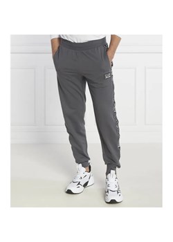 EA7 Spodnie dresowe | Regular Fit ze sklepu Gomez Fashion Store w kategorii Spodnie męskie - zdjęcie 184518014