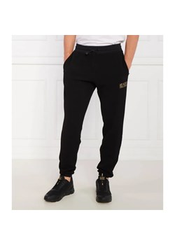 EA7 Spodnie dresowe | Regular Fit ze sklepu Gomez Fashion Store w kategorii Spodnie męskie - zdjęcie 184518172