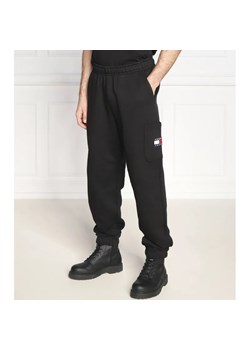 Tommy Jeans Spodnie dresowe BADGE | Regular Fit ze sklepu Gomez Fashion Store w kategorii Spodnie męskie - zdjęcie 184518282