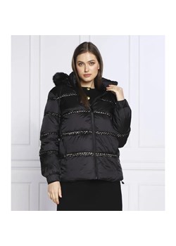 GUESS Kurtka LEONIE | Regular Fit ze sklepu Gomez Fashion Store w kategorii Kurtki damskie - zdjęcie 184518530