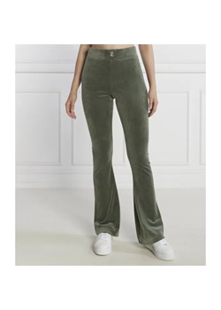 Juicy Couture Spodnie dresowe FREYA | flare fit ze sklepu Gomez Fashion Store w kategorii Spodnie damskie - zdjęcie 184518650