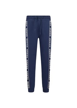 GUESS ACTIVE Spodnie dresowe | Regular Fit ze sklepu Gomez Fashion Store w kategorii Spodnie chłopięce - zdjęcie 184518671