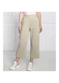 Tommy Hilfiger Spodnie dresowe | flare fit ze sklepu Gomez Fashion Store w kategorii Spodnie damskie - zdjęcie 184518771