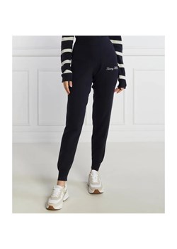 Tommy Hilfiger Spodnie dresowe SCRIPT GRAPHIC | Regular Fit ze sklepu Gomez Fashion Store w kategorii Spodnie damskie - zdjęcie 184518922