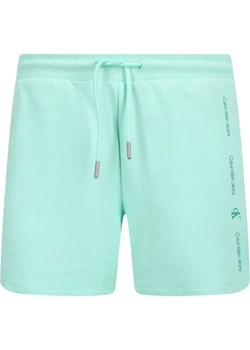 Calvin Klein Jeans Szorty | Regular Fit ze sklepu Gomez Fashion Store w kategorii Spodenki chłopięce - zdjęcie 184519044