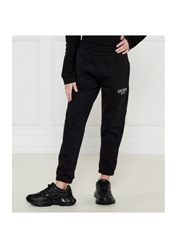 Guess Spodnie dresowe | Regular Fit ze sklepu Gomez Fashion Store w kategorii Spodnie dziewczęce - zdjęcie 184519213