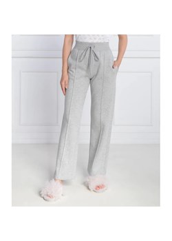 Emporio Armani Spodnie dresowe LOUNGEWEAR | Regular Fit ze sklepu Gomez Fashion Store w kategorii Spodnie damskie - zdjęcie 184519334