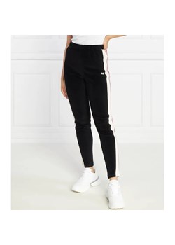 EA7 Spodnie dresowe | Regular Fit ze sklepu Gomez Fashion Store w kategorii Spodnie damskie - zdjęcie 184519830