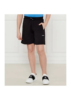 Calvin Klein Jeans Szorty | Regular Fit ze sklepu Gomez Fashion Store w kategorii Spodenki chłopięce - zdjęcie 184519894