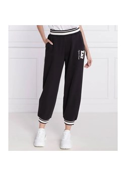 EA7 Spodnie dresowe | Loose fit ze sklepu Gomez Fashion Store w kategorii Spodnie damskie - zdjęcie 184519913