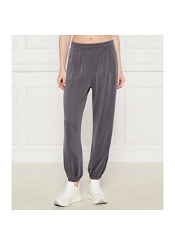 EA7 Spodnie dresowe | Regular Fit ze sklepu Gomez Fashion Store w kategorii Spodnie damskie - zdjęcie 184519933