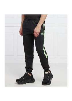 EA7 Spodnie dresowe | Regular Fit ze sklepu Gomez Fashion Store w kategorii Spodnie męskie - zdjęcie 184519984