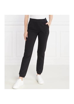 EA7 Spodnie dresowe | Regular Fit ze sklepu Gomez Fashion Store w kategorii Spodnie damskie - zdjęcie 184520200