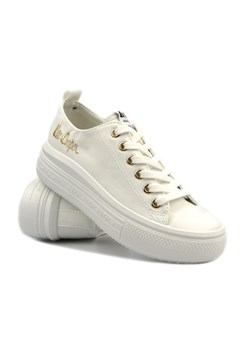 Trampki damskie na platformie - Lee Cooper LCW-24-44-2462L, białe ze sklepu ulubioneobuwie w kategorii Trampki damskie - zdjęcie 184524061