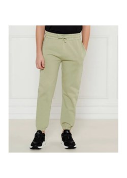 Guess Spodnie dresowe | Regular Fit ze sklepu Gomez Fashion Store w kategorii Spodnie chłopięce - zdjęcie 184531313