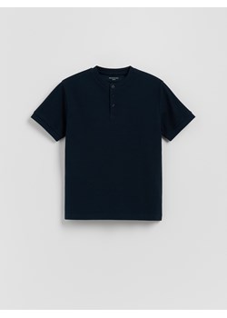 Reserved - Bawełniany t-shirt henley - granatowy ze sklepu Reserved w kategorii T-shirty chłopięce - zdjęcie 184533921