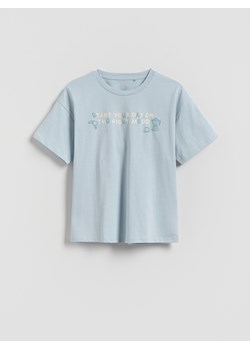 Reserved - T-shirt z nadrukiem - jasnoniebieski - id: 445FT-05X - marki Reserved - 184535593 Reserved - T-shirt z nadrukiem - jasnoniebieski ze sklepu Reserved w kategorii Bluzki dziewczęce - zdjęcie 184535593