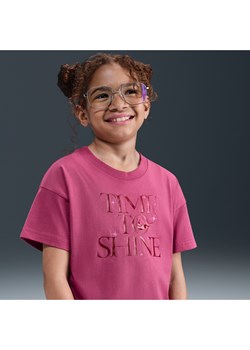 T-shirt dla dużych dzieci (dziewcząt) Nike Sportswear - Fiolet ze sklepu Nike poland w kategorii Bluzki dziewczęce - zdjęcie 184536114