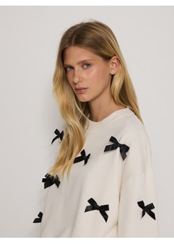 Reserved - Bawełniana bluza z kokardkami - złamana biel ze sklepu Reserved w kategorii Bluzy damskie - zdjęcie 184539234