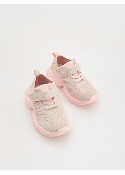 Reserved - Lekkie buty w sportowym stylu - brudny róż ze sklepu Reserved w kategorii Buty sportowe dziecięce - zdjęcie 184540373