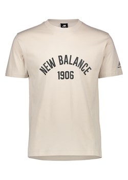 New Balance Koszulka &quot;Essentials Varsity&quot; w kolorze beżowym ze sklepu Limango Polska w kategorii T-shirty męskie - zdjęcie 184549890