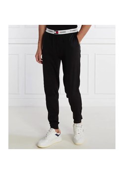 Tommy Hilfiger Spodnie jogger | Regular Fit ze sklepu Gomez Fashion Store w kategorii Spodnie męskie - zdjęcie 184555571