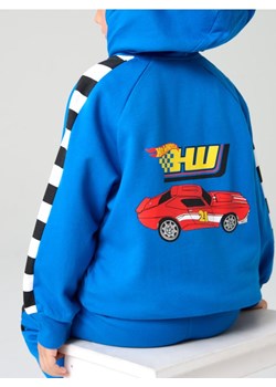 Sinsay - Bluza z kapturem z nadrukiem na plecach Hot Wheels - mid blue ze sklepu Sinsay w kategorii Bluzy chłopięce - zdjęcie 184557000
