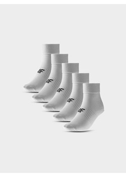 Męskie skarpetki basic (5-pack) 4F 4FWMM00USOCM283 - białe ze sklepu Sportstylestory.com w kategorii Skarpetki męskie - zdjęcie 184564124