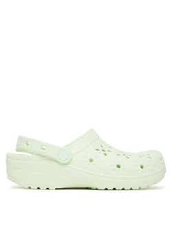 Klapki Crocs Classic Floral Cut-Out Clog 210927 Zielony ze sklepu eobuwie.pl w kategorii Klapki damskie - zdjęcie 184566553