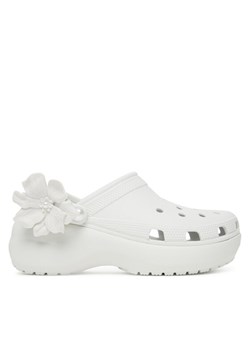 Crocs Klapki Classic Bouquet Platform Clog 211292 Biały ze sklepu MODIVO w kategorii Klapki damskie - zdjęcie 184567970