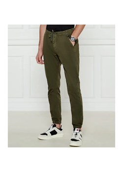 Tommy Jeans Spodnie jogger TJM AUSTIN | Slim Fit ze sklepu Gomez Fashion Store w kategorii Spodnie męskie - zdjęcie 184573224