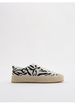Reserved - Sneakersy w zwierzęcy wzór - wielobarwny ze sklepu Reserved w kategorii Espadryle damskie - zdjęcie 184573433