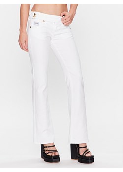 Versace Jeans Couture Jeansy 74HAB505 Biały Regular Fit ze sklepu MODIVO w kategorii Jeansy damskie - zdjęcie 184578954